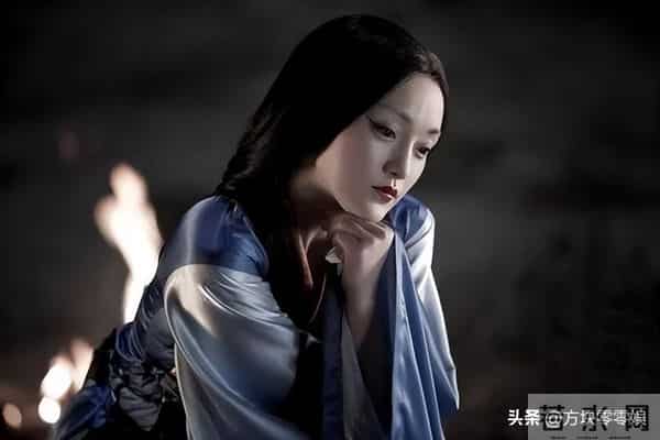 50岁周迅头发花白,瘪嘴模样一脸老态认不出,无儿无女成最大遗憾