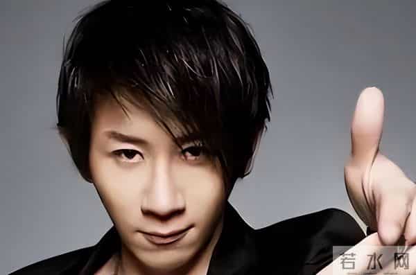 抗癌成功仅1年,49岁刘谦高调官宣喜讯,董卿的话,终于有人信了