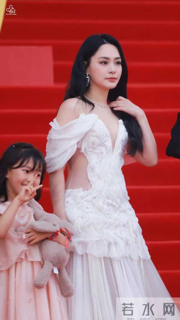 女神钟欣潼——魅力无法抵挡,这身材简直是极品中的极品!