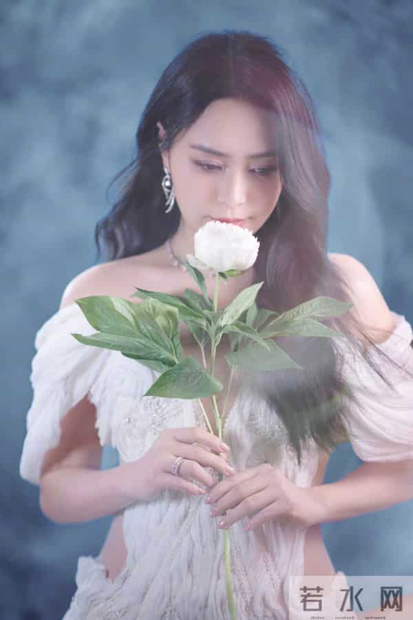 女神钟欣潼——魅力无法抵挡,这身材简直是极品中的极品!