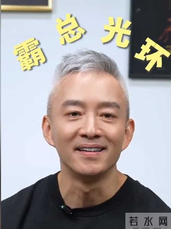 前最帅央视主持人复出,56岁已满头白发,回应身价百亿总裁传闻