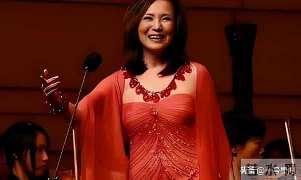 国内赚钱国外花,被"玩腻"后回国捞金的郑绪岚,终究遭到了"反噬"