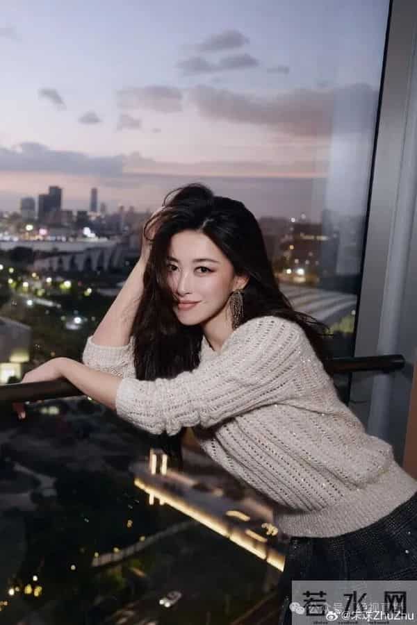 “顶级白富美”向女演员朱珠道歉:当天真的太激动太紧张了