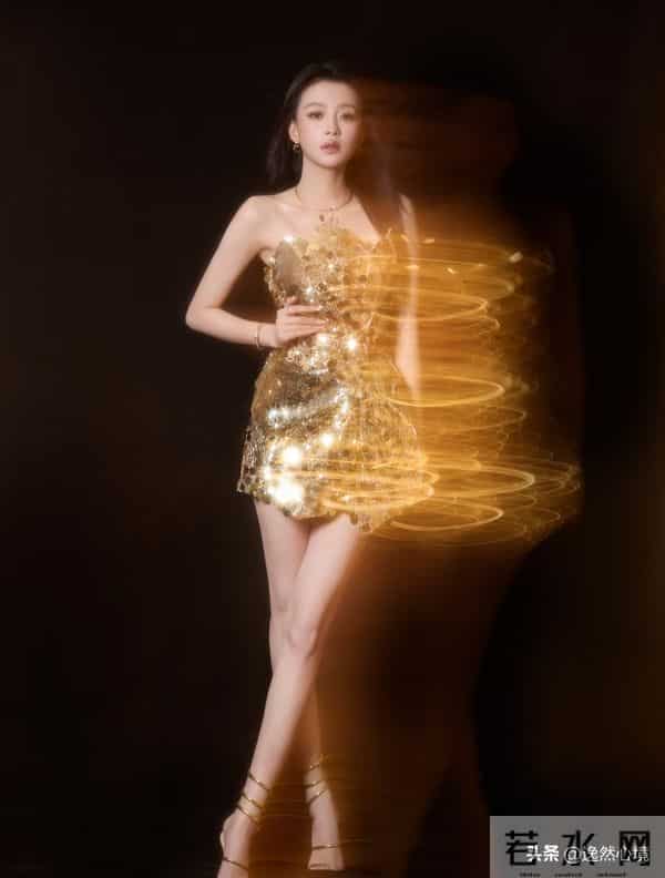 孙怡新造型,抹胸完美设计超短裙,漏出美腿玉足