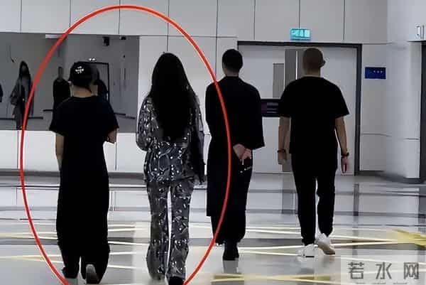 一天4瓜各个离谱!顶流婚变、王菲女儿被曝同居、王家卫又惹事了