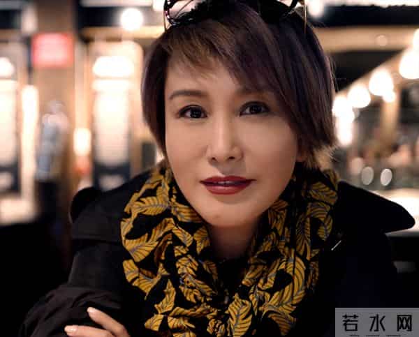 同居多年却没领证，38岁高龄产下女儿，当爱人离世后她如今怎样