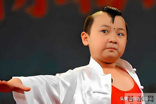 6岁上春晚年入百万,被父母“吸干血”的邓鸣贺,去世前年仅八岁