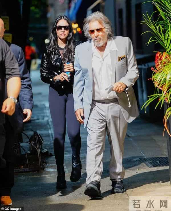 69岁Bill Maher与31岁Noor Alfallah再被拍同场,旧情传闻再起