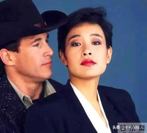 让春晚导演给全国观众道歉，入美国籍后却回国捞金，她有什么来头