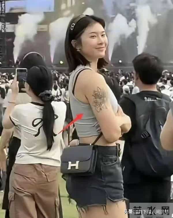 吴艳妮在成都,穿短裤大腿粗壮 一身奢侈品牌 表情自信又张扬 太美啦