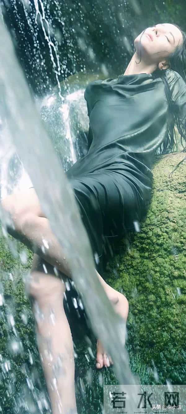 迪丽热巴|泳装照也太惊艳了