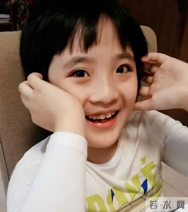 吴镇宇没想到!17岁费曼近照惊呆网友:昔日萌娃变30岁大叔?