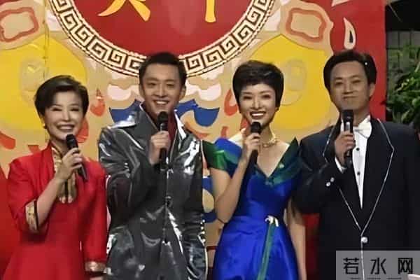 前最帅央视主持人复出,56岁已满头白发,回应身价百亿总裁传闻