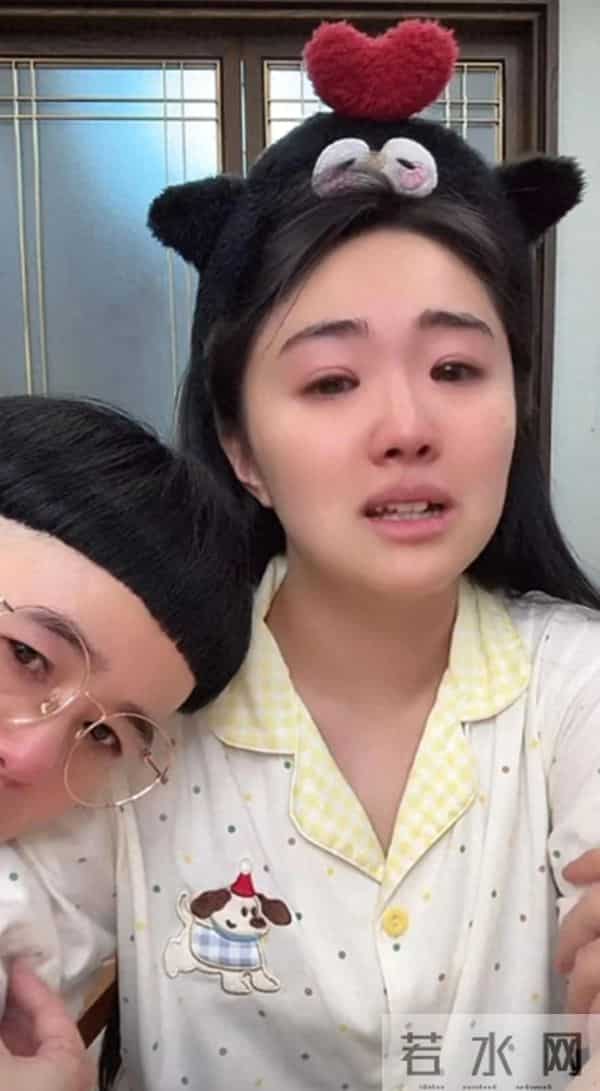王宁女儿晒家庭日常,教儿子直呼金龟子大名,祖孙三代像两代人