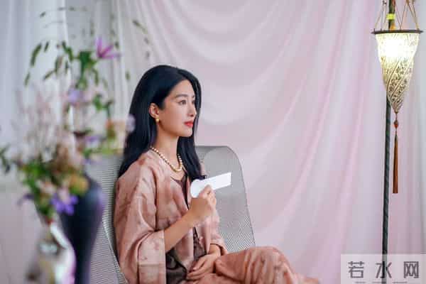 杨采钰和妈妈合照曝光,杨妈妈漂亮又有气质,看起来好年轻的呀!