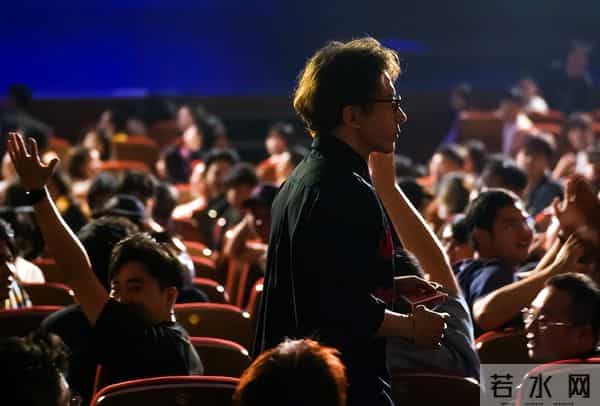 抗癌成功仅1年,49岁刘谦高调官宣喜讯,董卿的话,终于有人信了