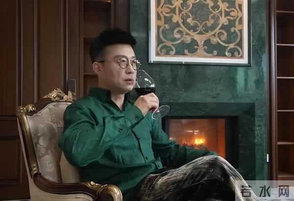 吃相太难看,他出轨、背刺亲家的时候,完全忘记自己是“凤凰男”