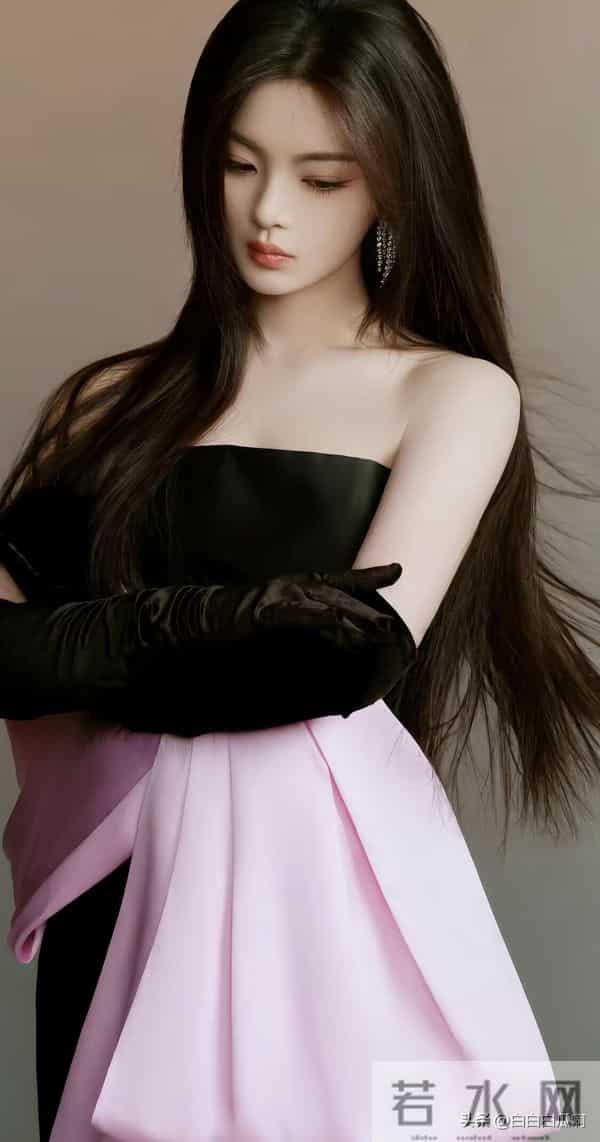 杨超越,除了颜值和身材,就剩性感了!