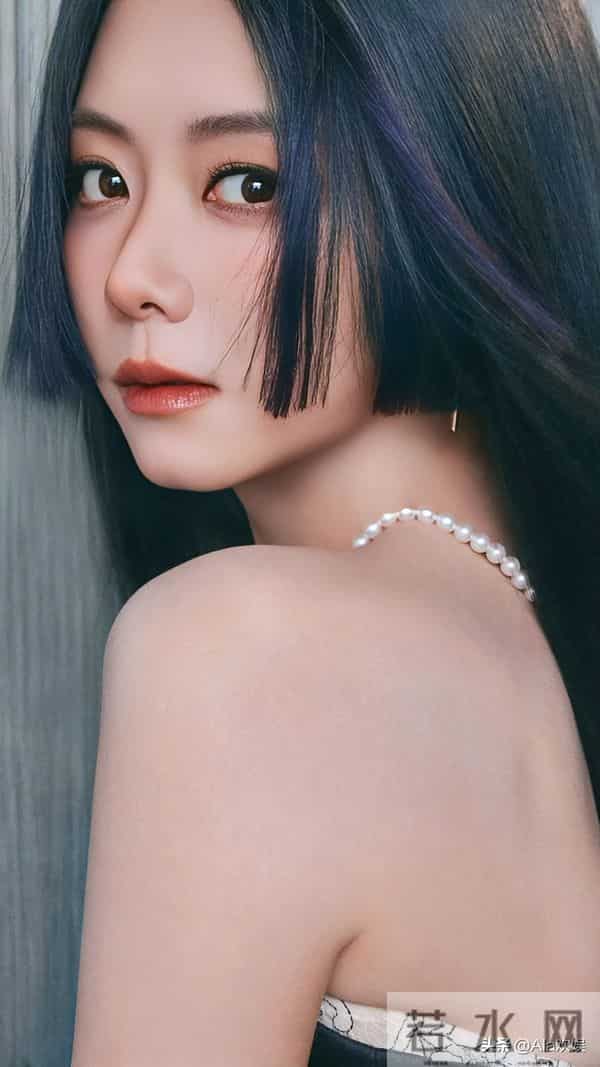 谭松韵今日造型太惊喜了!全新发型搭配黑色礼服衬得她优雅又迷人