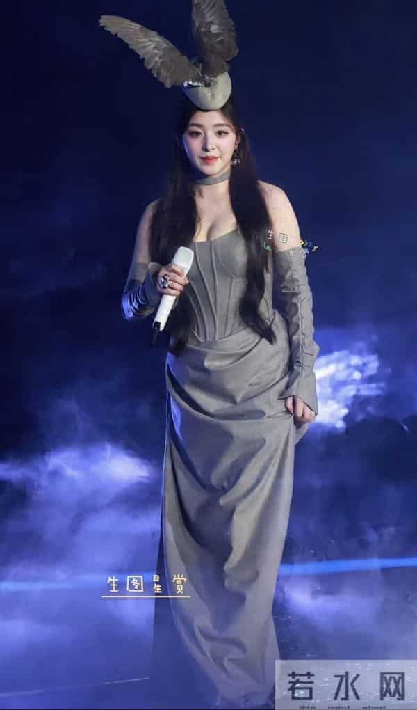 张含韵,体态丰满不了些许,是无数90后的青春回忆