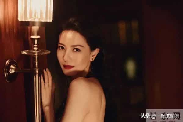 高圆圆美得不得了,完美诠释了性感