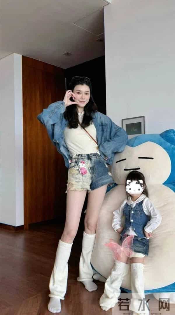 奚梦瑶晒合照为4岁女儿庆生!抱着女儿亲亲好有爱