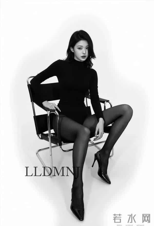张元英极致长腿超薄黑丝袜紧身毛衣,这高挑的身材太完美