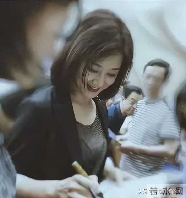 宋祖英60岁了,这状态真不错,老了也那么漂亮,美了一辈子