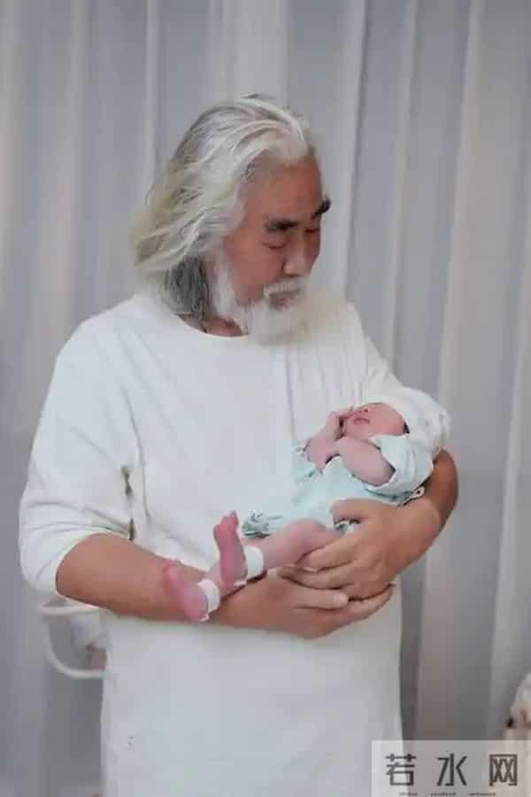 张纪中回应300亿身家!面对“爸爸你什么时候死”的追问 回答泪目