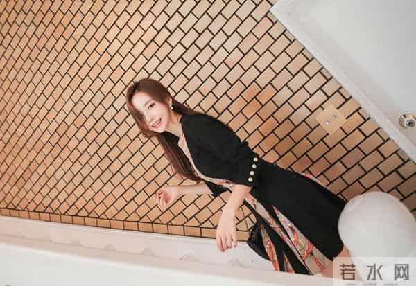 孙允珠-西亚简约风锁链流苏纯白外套