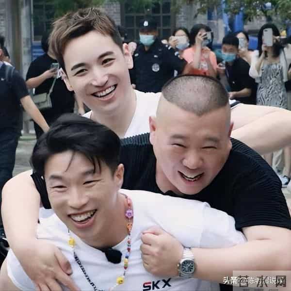 德云社副总烧饼现状:已成功挤进上流社会,打高尔夫、走国际范