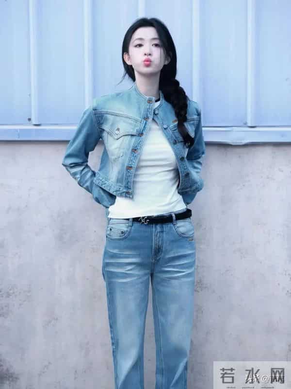 王楚然 蜂腰长腿肌肤如雪,笔直修长大白腿,不愧是上戏校花