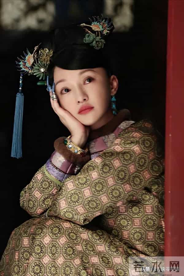 50岁周迅头发花白,瘪嘴模样一脸老态认不出,无儿无女成最大遗憾