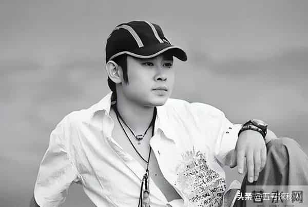 离婚33年后,再看刀郎“和富商私奔”的前妻,她后悔俩字说烂了