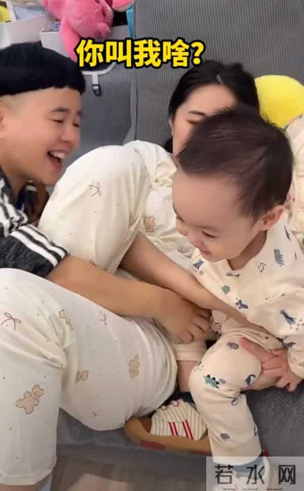 王宁女儿晒家庭日常,教儿子直呼金龟子大名,祖孙三代像两代人