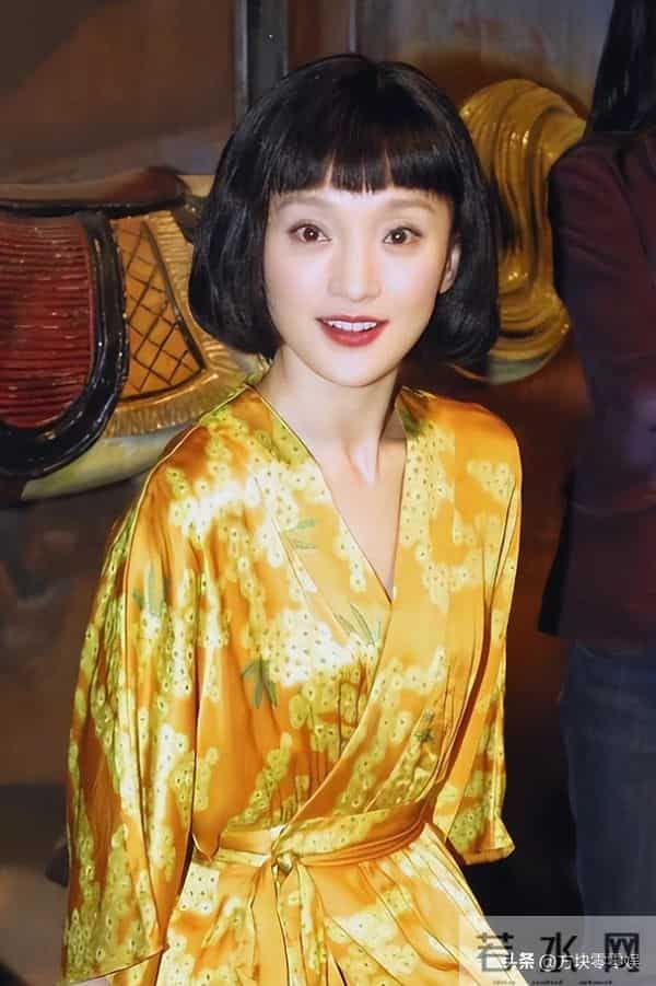 50岁周迅头发花白,瘪嘴模样一脸老态认不出,无儿无女成最大遗憾