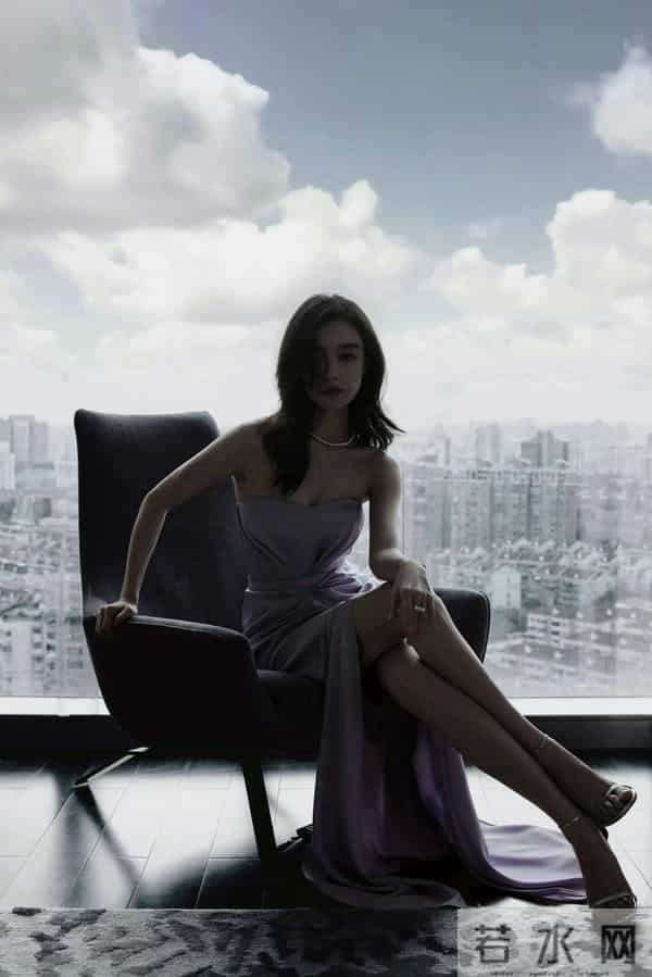 倪妮逆天美腿美脚丫银色一字带高跟鞋干净又卫生