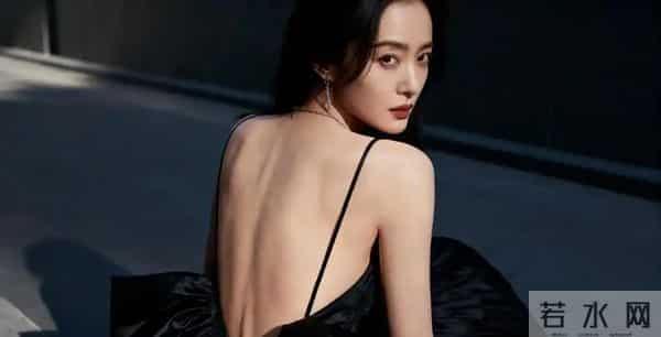 32岁李梦红毯造型屡破尺度,为何从不穿内衣真空秀背深V博出位吗