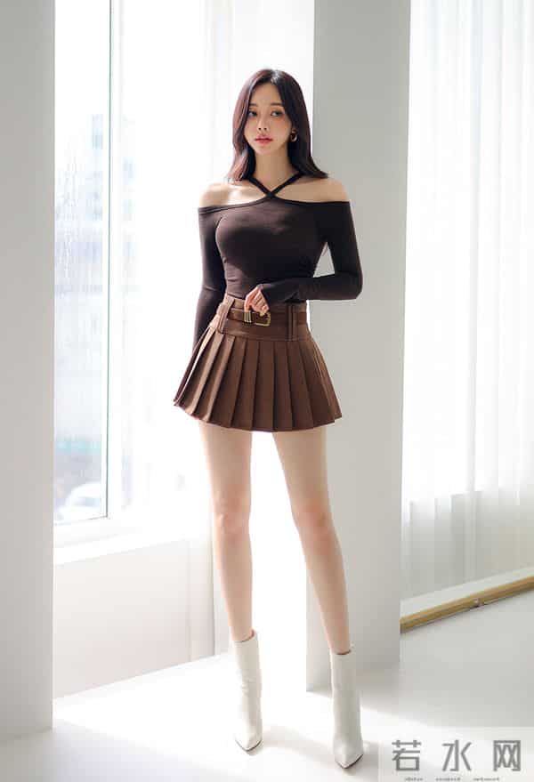 孙允珠棕色吊带短裙套装