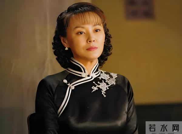 15岁参军的梁爱琪,为何潘长江抵挡不住她的魅力?她现状你想不到