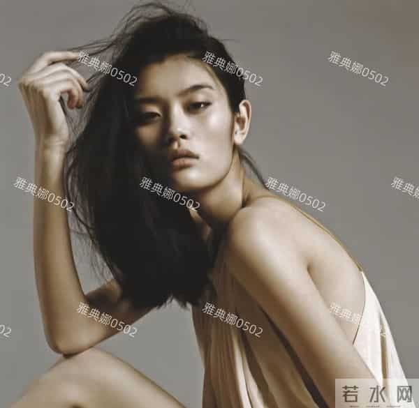 香港迪士尼偶遇何猷君夫妇，6岁的儿子跟奚梦瑶刚出道时长得超像