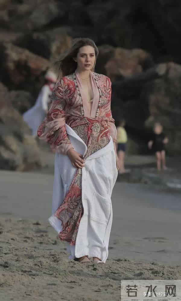 戏外比戏里更美!35岁奥尔森海滩造型惊艳众人,这气质绝了