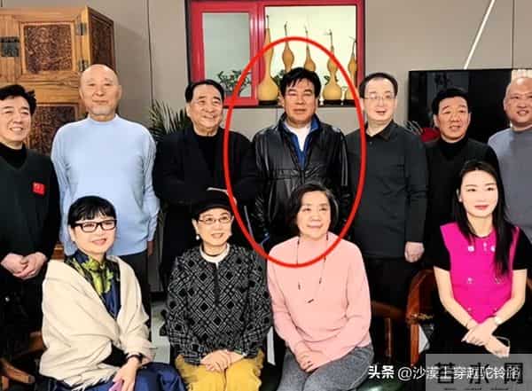 陈佩斯和姜昆、朱时茂聚餐，高档会所喝5块汽水，合影暴露了咖位