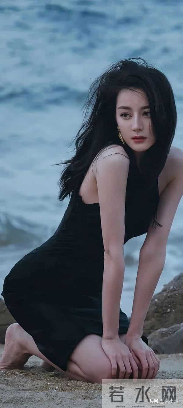 迪丽热巴|泳装照也太惊艳了