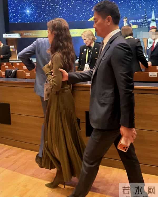 一天4瓜各个离谱!顶流婚变、王菲女儿被曝同居、王家卫又惹事了