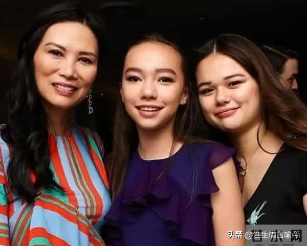 邓文迪和默多克在1999年的合影罕见曝光,邓文迪一头短发像假小子