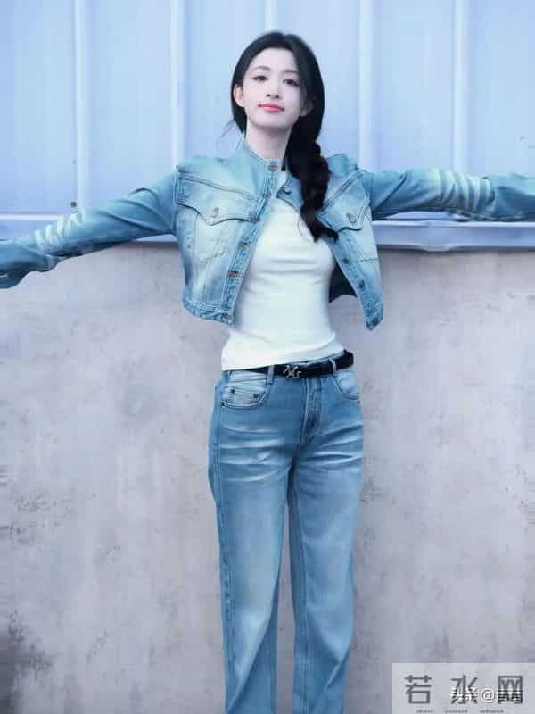 王楚然 蜂腰长腿肌肤如雪,笔直修长大白腿,不愧是上戏校花