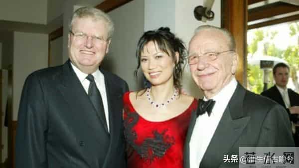 邓文迪和默多克在1999年的合影罕见曝光,邓文迪一头短发像假小子