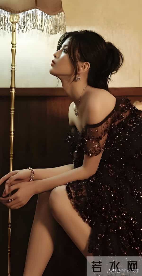 杨超越,除了颜值和身材,就剩性感了!