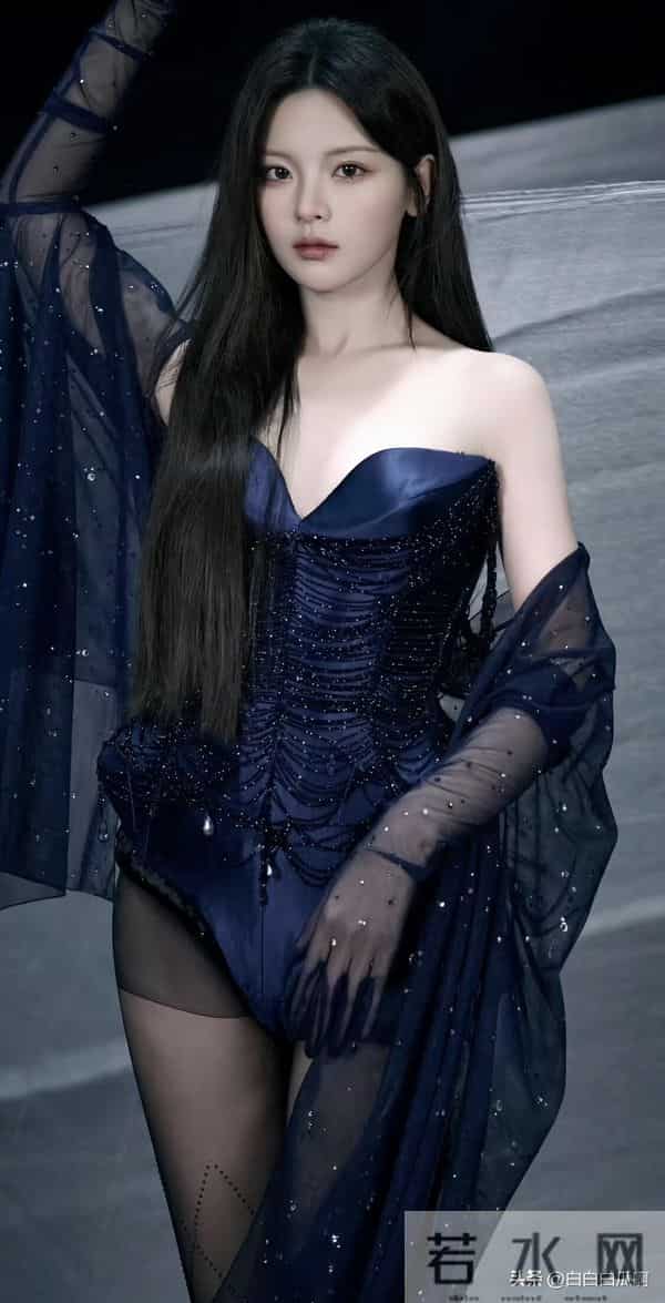 杨超越,除了颜值和身材,就剩性感了!